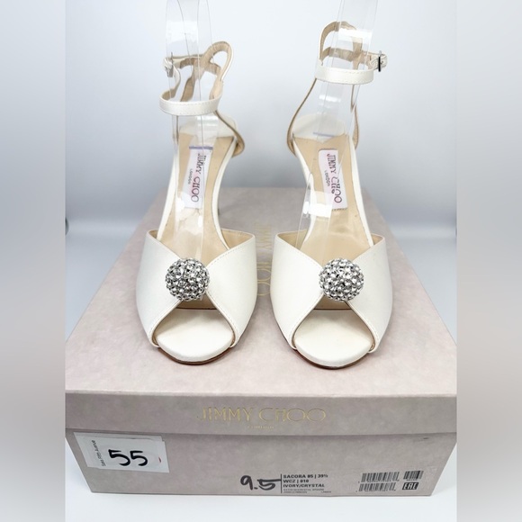 Jimmy Choo Sacora 85
Ivory Satin Sandals with Crystal-Embellished Sphere - Picture 11 of 12